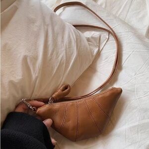 Huskycat soft leather croissant card holder